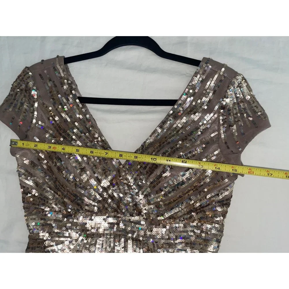 JOVANi Cap Sleeve V-neck Mini Gold Iridescent Sequins Size 4 party new year prom - Picture 9 of 9